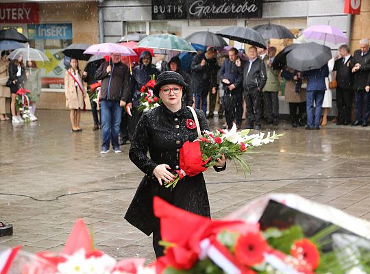 W hołdzie bohaterom i ofiarom wojny 51113