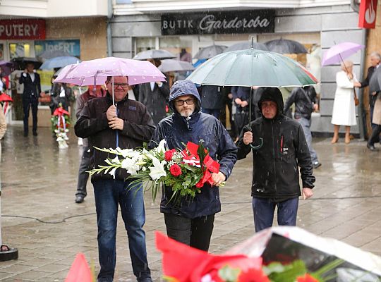 W hołdzie bohaterom i ofiarom wojny 51114