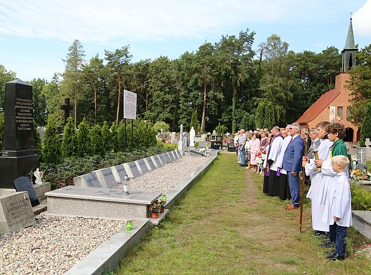 W hołdzie bohaterom i ofiarom wojny 51126