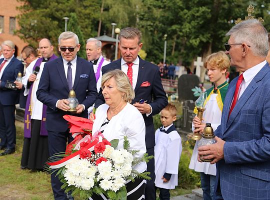 W hołdzie bohaterom i ofiarom wojny 51127