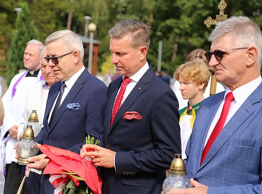 W hołdzie bohaterom i ofiarom wojny 51128