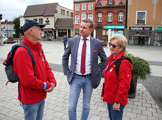 Rajd pieszo-rowerowy wyruszył z placu Pokoju 51548