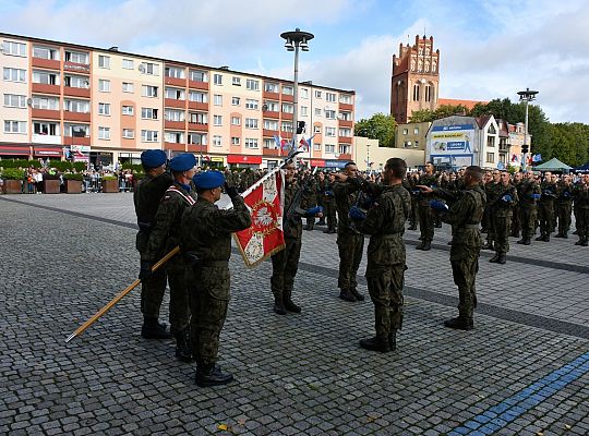 Uroczysta przysięga wojskowa na placu Pokoju 51664