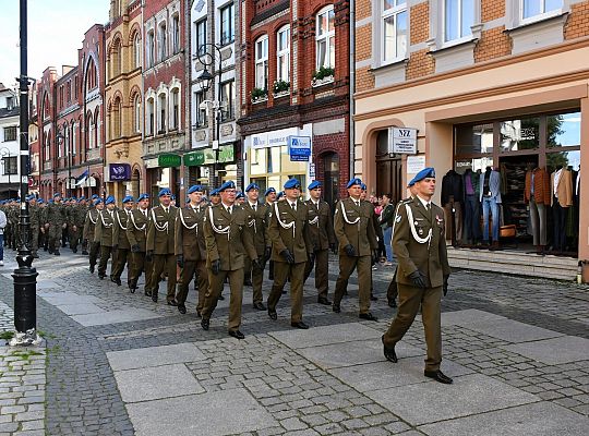 Uroczysta przysięga wojskowa na placu Pokoju 51665