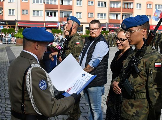 Uroczysta przysięga wojskowa na placu Pokoju 51667