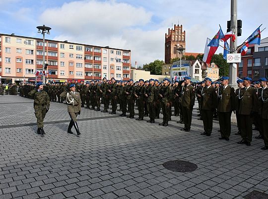 Uroczysta przysięga wojskowa na placu Pokoju 51669