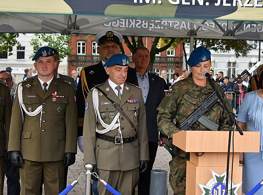 Uroczysta przysięga wojskowa na placu Pokoju 51670