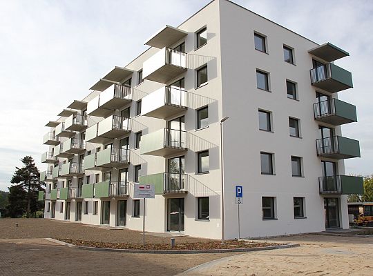 Budynek z mieszkaniami na wynajem przy ul. 51915