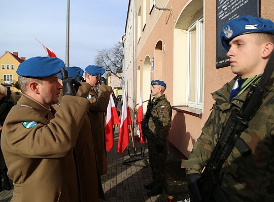 Znicze pod tablicą Polskiej Rady Ludowej 52255