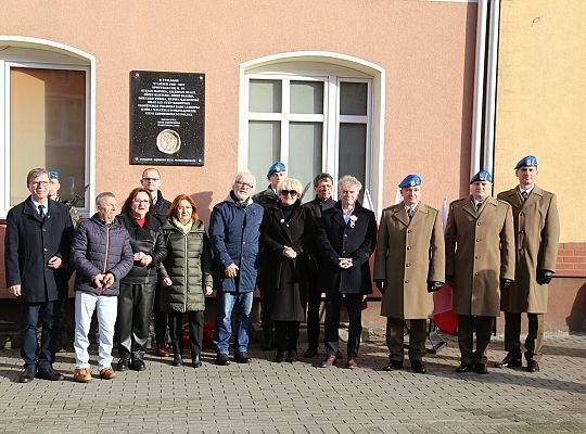 Znicze pod tablicą Polskiej Rady Ludowej 52257