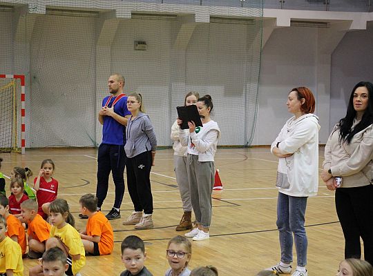 „Pierwszaki” na start! Sportowa rywalizacja w SP7 52998