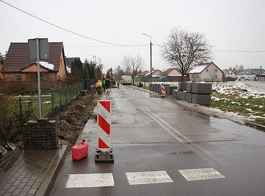 Kanałowa w remoncie. Wzdłuż ulicy powstaje chodnik 53131