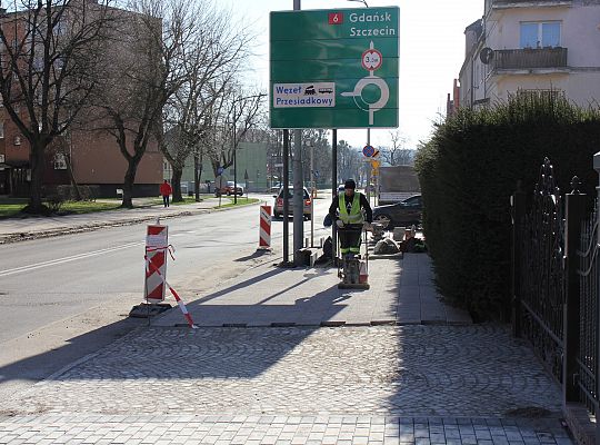 Remont chodnika i ulicy przy Wojska Polskiego 53764