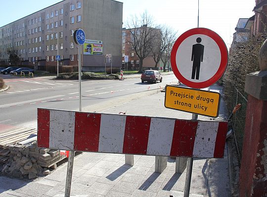 Remont chodnika i ulicy przy Wojska Polskiego 53765