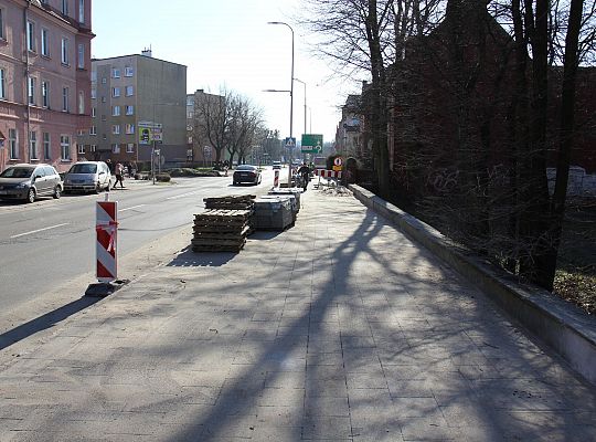 Remont chodnika i ulicy przy Wojska Polskiego 53769