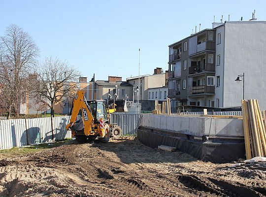Przy ulicy Malczewskiego trwa budowa mieszkań 53782