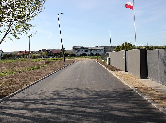 Sudecka z asfaltem i kanalizacją deszczową 54427