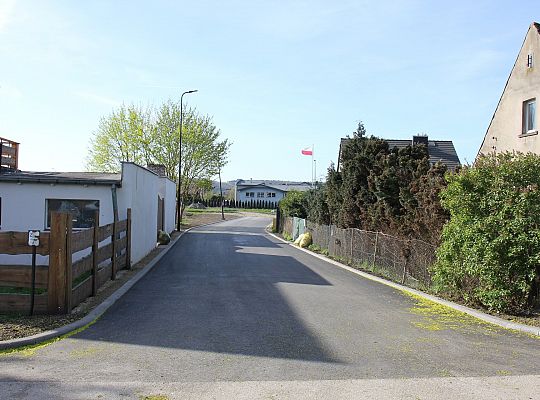 Sudecka z asfaltem i kanalizacją deszczową 54428