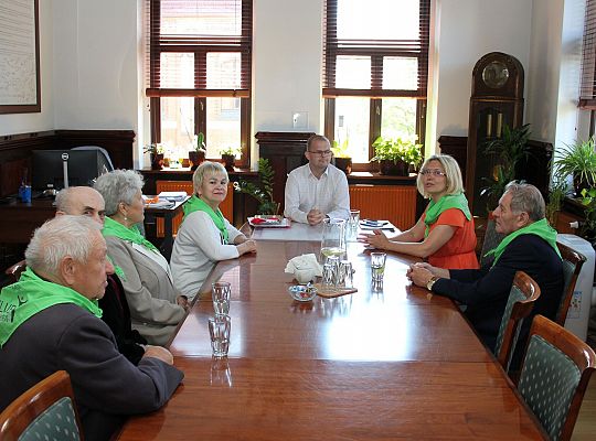 Seniorzy z BAZY odwiedzili ratusz 55514