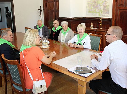 Seniorzy z BAZY odwiedzili ratusz 55516