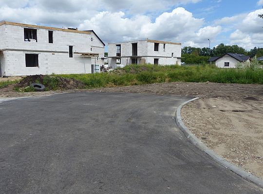 Wrocławska z asfaltem i przejściem dla pieszych 55791