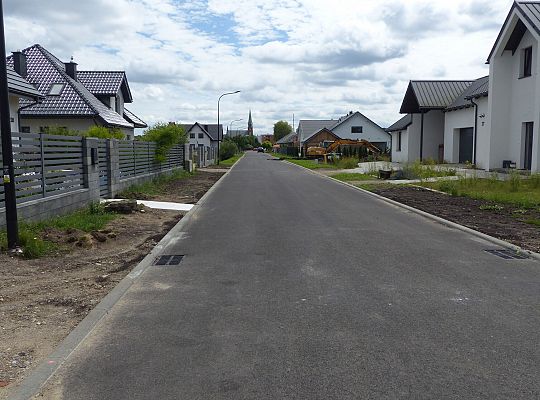 Wrocławska z asfaltem i przejściem dla pieszych 55792