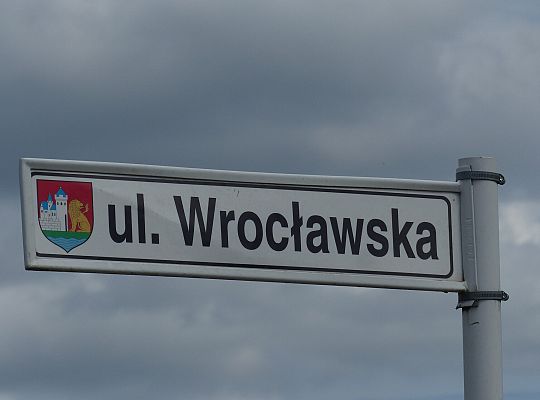 Wrocławska z asfaltem i przejściem dla pieszych 55785