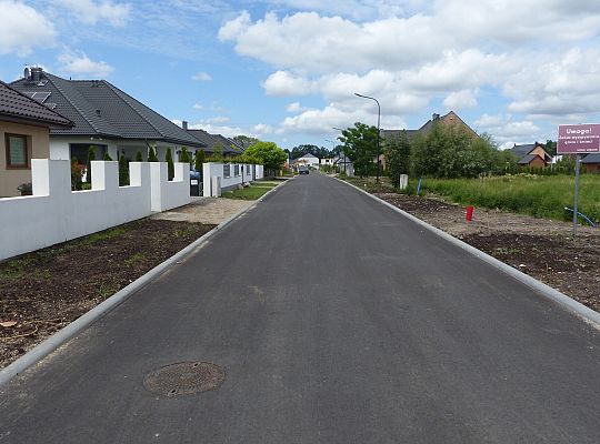 Wrocławska z asfaltem i przejściem dla pieszych 55783
