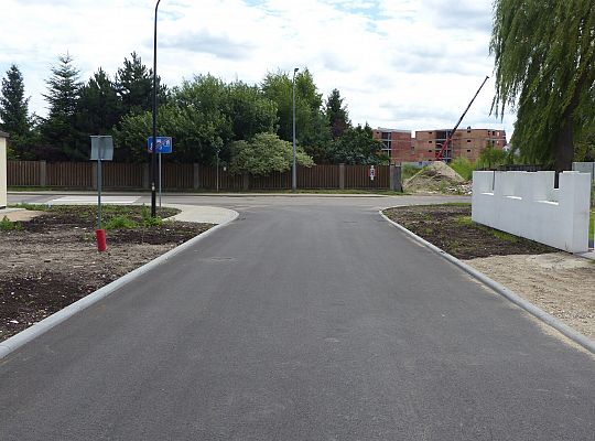 Wrocławska z asfaltem i przejściem dla pieszych 55784