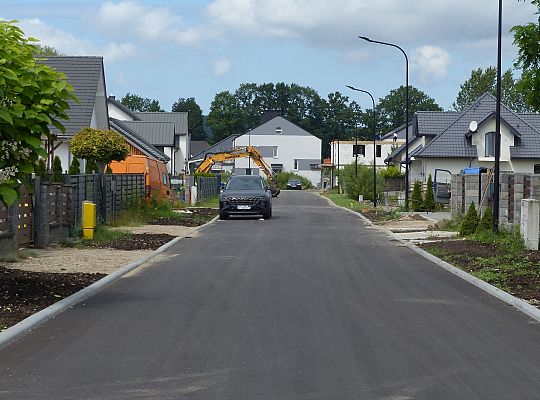 Wrocławska z asfaltem i przejściem dla pieszych 55786