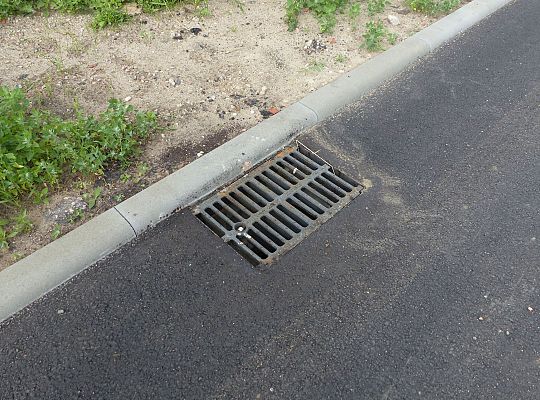 Asfalt na ulicach Powstańców Warszawy i Strzelców 55885