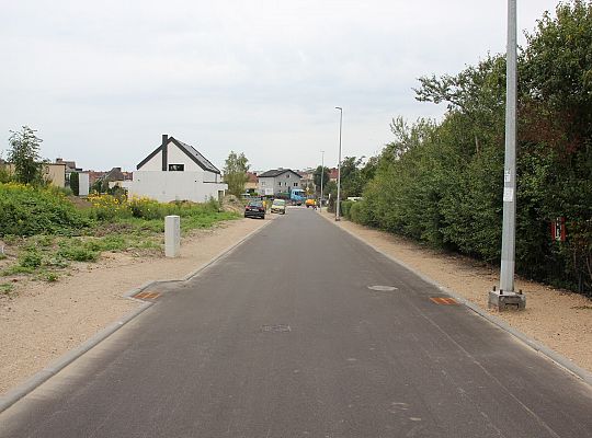Ulica 8 Maja-bis zyskała asfaltową nawierzchnię i 56900