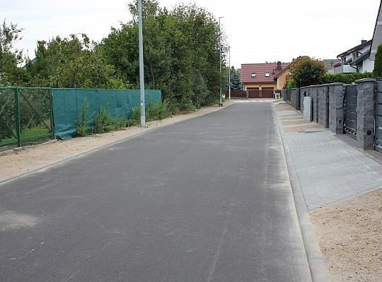Ulica 8 Maja-bis zyskała asfaltową nawierzchnię i 56901
