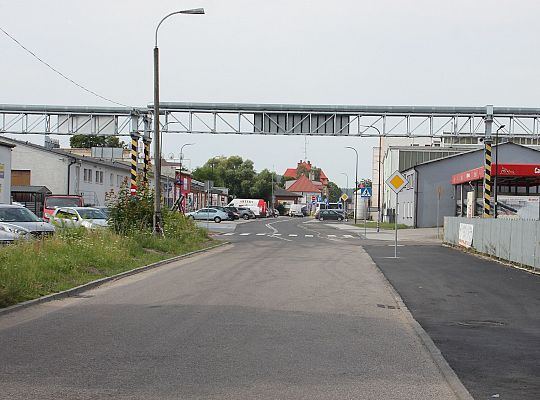 Nowa ulica, parkingi i droga rowerowa na ulicy 57012