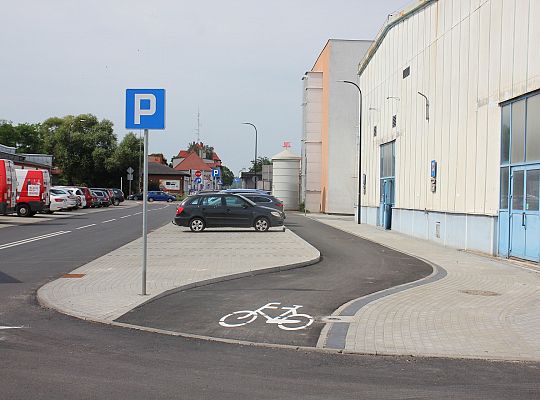Nowa ulica, parkingi i droga rowerowa na ulicy 57023