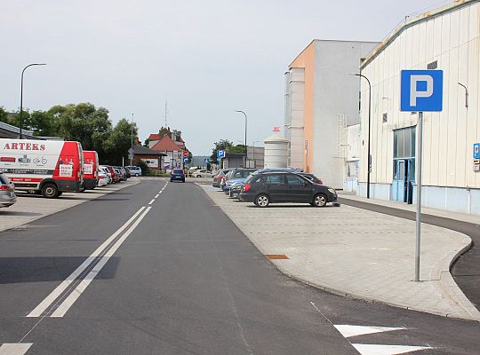 Nowa ulica, parkingi i droga rowerowa na ulicy 57024
