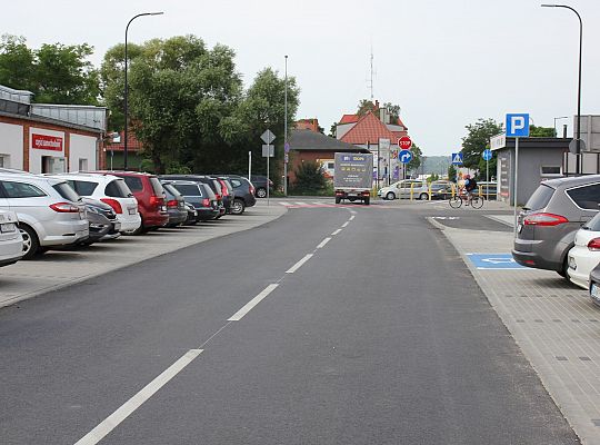 Nowa ulica, parkingi i droga rowerowa na ulicy 57026