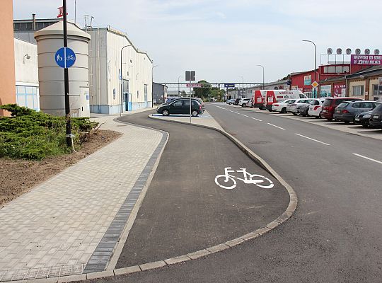 Nowa ulica, parkingi i droga rowerowa na ulicy 57029