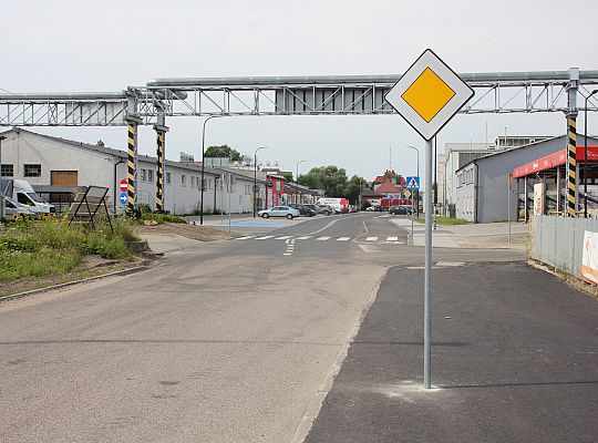 Nowa ulica, parkingi i droga rowerowa na ulicy 57013