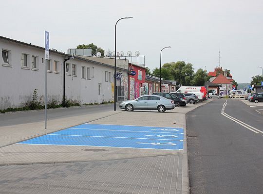 Nowa ulica, parkingi i droga rowerowa na ulicy 57016