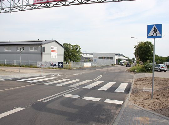 Nowa ulica, parkingi i droga rowerowa na ulicy 57017