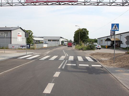 Nowa ulica, parkingi i droga rowerowa na ulicy 57018