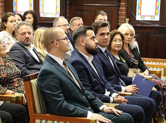 Dyrektorzy i nauczyciele nagrodzeni z okazji Dnia 58299
