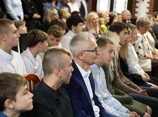 Dyrektorzy i nauczyciele nagrodzeni z okazji Dnia 58310