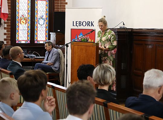Dyrektorzy i nauczyciele nagrodzeni z okazji Dnia 58317