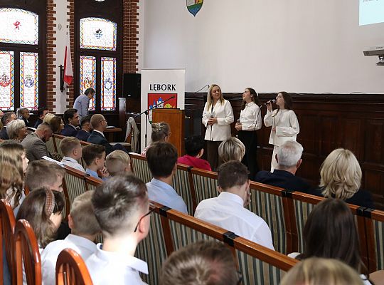 Dyrektorzy i nauczyciele nagrodzeni z okazji Dnia 58323