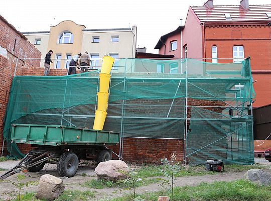 Remont i przebudowa odcinka średniowiecznych murów 58458