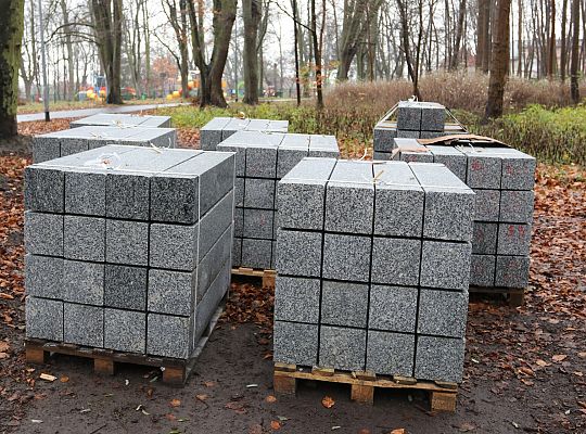 Kolejny etap renowacji schodów prowadzących do 59376