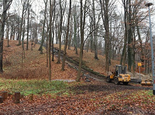 Kolejny etap renowacji schodów prowadzących do 59377
