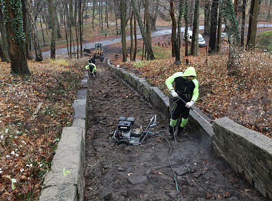 Kolejny etap renowacji schodów prowadzących do 59384